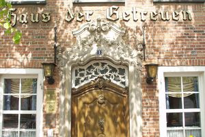 Eingangstür zum Restaurant Haus der Getreuen in Jever